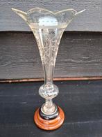 Antieke zeldzame Trompetvaas, gegraveerd op houten voet., Ophalen of Verzenden