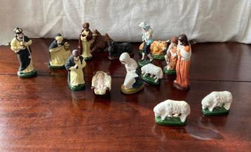 Antieke kerststal figuren van biscuit beschikbaar voor biedingen