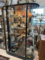 Vitrine kast, Ophalen