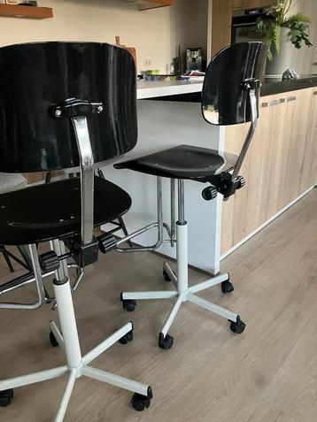 Retro barkruk/werkplaatsstoel  verstelbaar 2 stuks beschikbaar voor biedingen