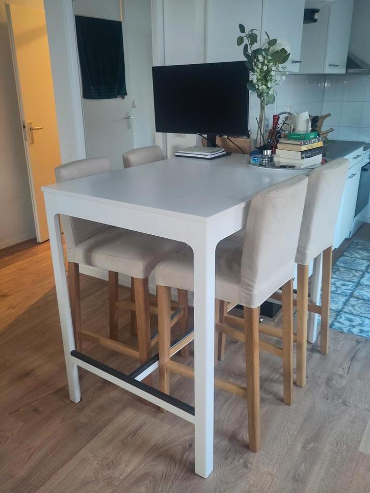 IKEA BERGMUND barkrukken & EKEDALEN bartafel + hoezen, Huis en Inrichting, Tafels | Statafels, Zo goed als nieuw, Ophalen