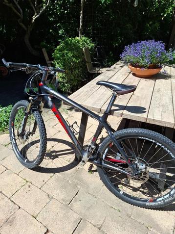 Trek Elite 9.8 Carbon beschikbaar voor biedingen
