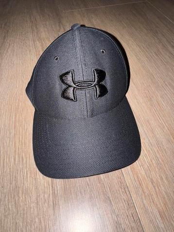 Under Armour pet zwart Maat M/L beschikbaar voor biedingen
