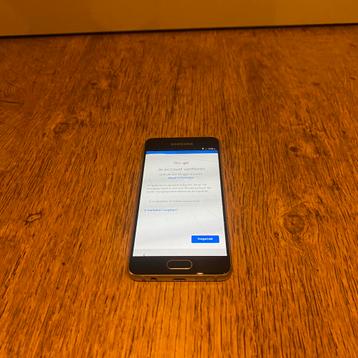 Samsung Galaxy A3 ( 2016 ) 16GB GOUD ( GOOGLE LOCK ) 