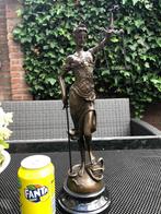 bronzen sculptuur vrouwe justitia op marmer, Ophalen of Verzenden