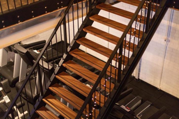 Zoek jij een metalen trap voor je balkon of terras?, Doe-het-zelf en Verbouw, Ladders en Trappen, Nieuw, Trap, Minder dan 2 meter