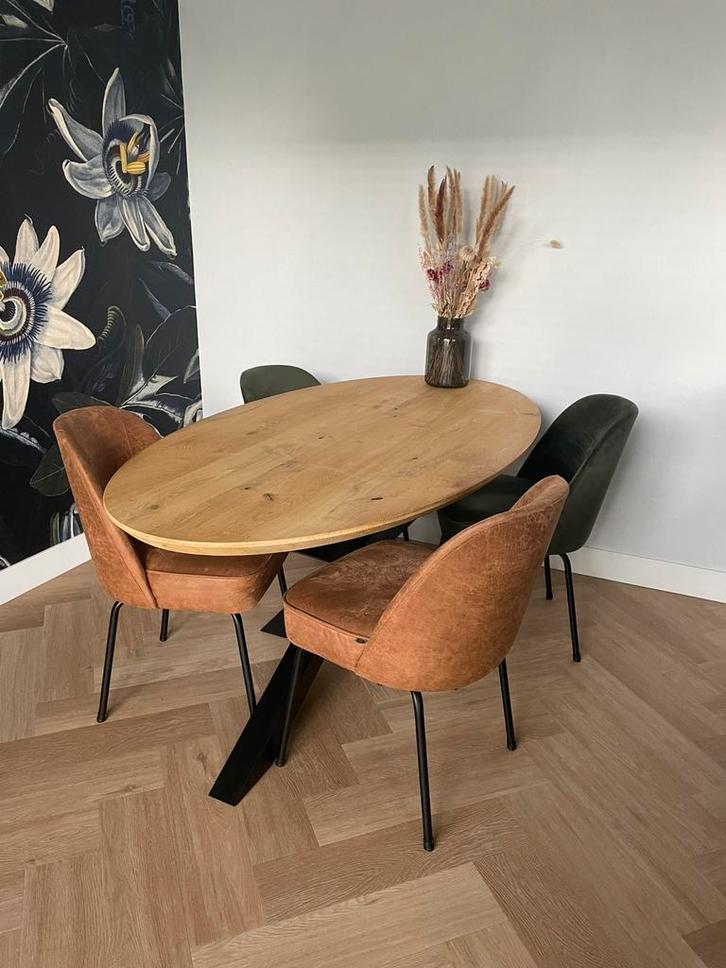 Ovale tafel met 4 BePureHome Vogue eetkamerstoelen, Huis en Inrichting, Tafels | Eettafels, Zo goed als nieuw, 50 tot 100 cm, Vijf personen of meer