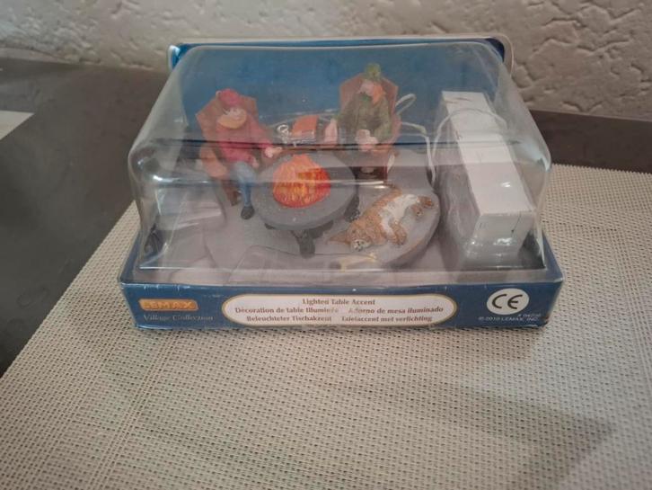 Lemax Around The Fire / gezellig rond het kampvuur Retired, Diversen, Kerst, Zo goed als nieuw, Ophalen of Verzenden