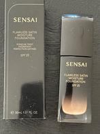 Sensai Flawless Satin Foundation - FS203 Beige, Gehele gezicht, Beige, Nieuw, Ophalen of Verzenden
