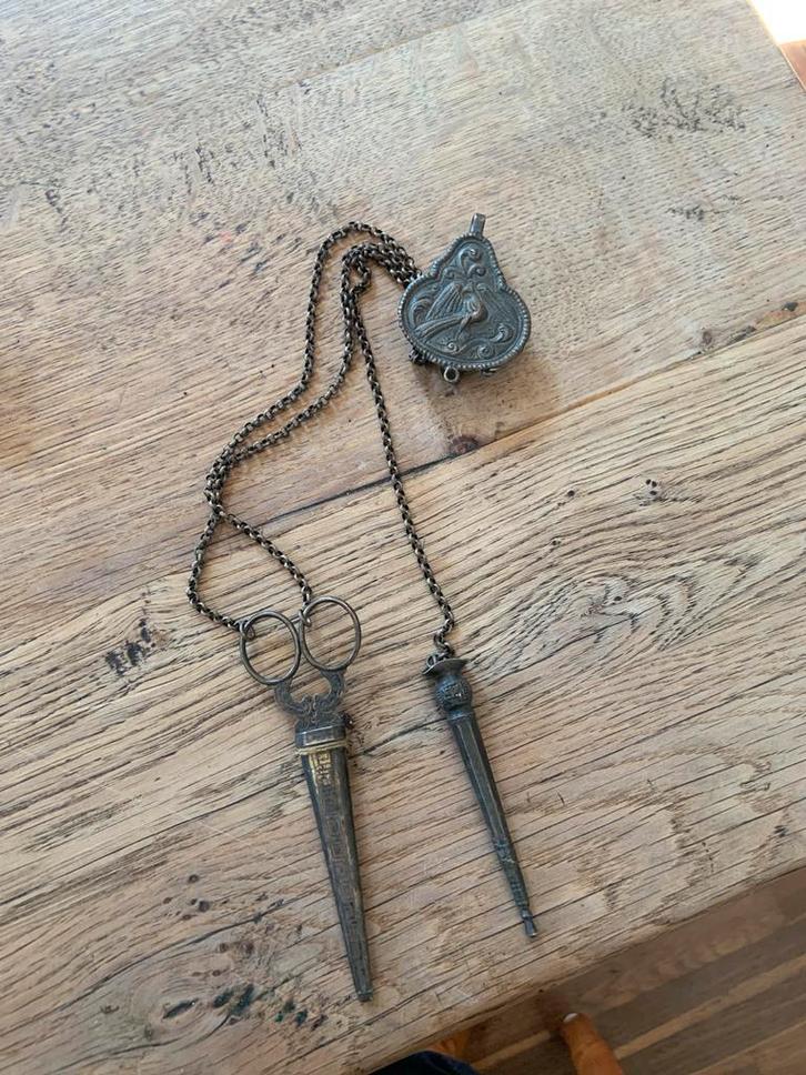 Antiek Zilveren Naaigerei met Schaar en Hanger, Antiek en Kunst, Antiek | Bestek, Ophalen of Verzenden