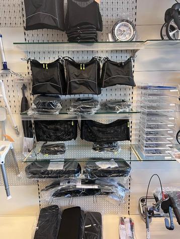 Diverse rollator accessoires en onderdelen beschikbaar voor biedingen