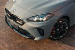 BMW 1 Serie M135i xDrive High Executive Automaat / Panoramad, Auto's, BMW, 1998 cc, 1525 kg, Zwart, Stoelverwarming