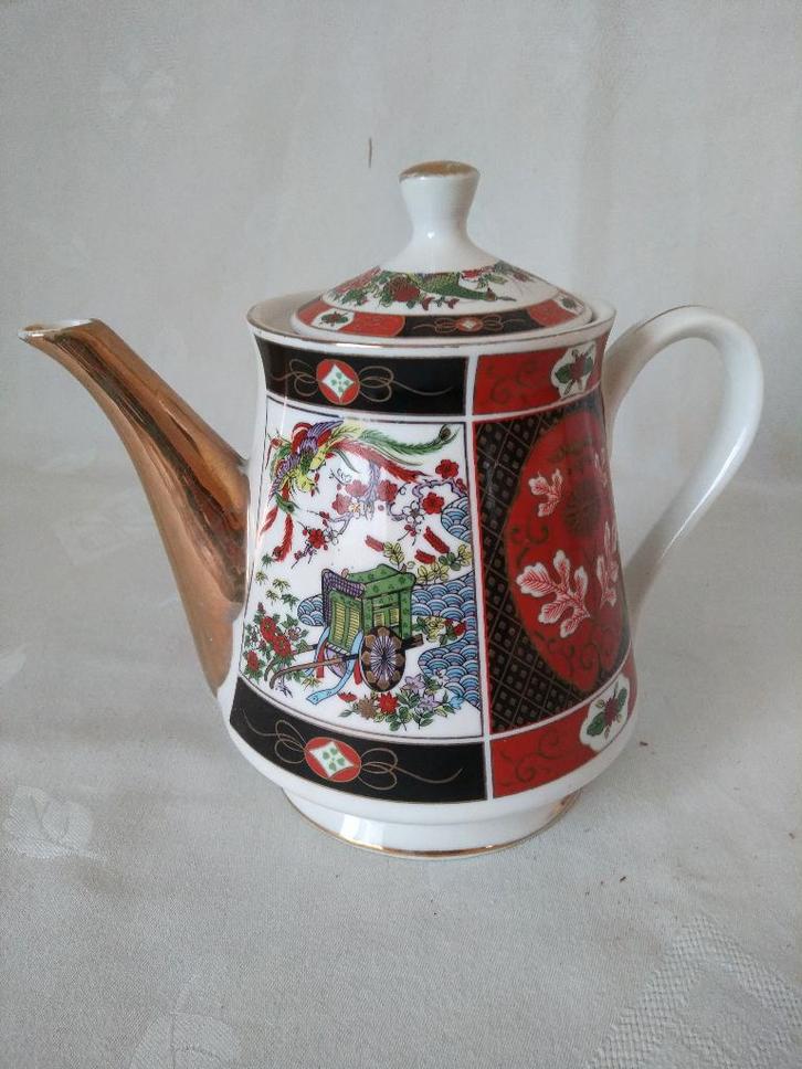 THEEPOT, porselein met bont decor, 19 cm hoog, uit China, Antiek en Kunst, Antiek | Servies los, Ophalen of Verzenden
