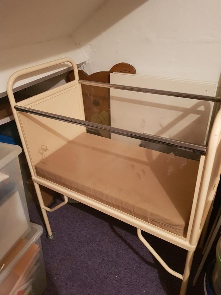 Vintage ziekenhuis bedje, wiegje, cosleeper, Kinderen en Baby's, Kinderkamer | Bedden, Gebruikt, Minder dan 140 cm, Minder dan 70 cm