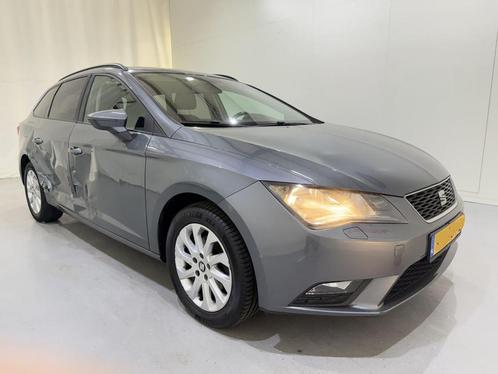 SEAT Leon ST 1.6 TDI Style Business (bj 2015, automaat), Auto diversen, Schadeauto's, Automaat, Diesel, Stationwagon, Zilver of Grijs