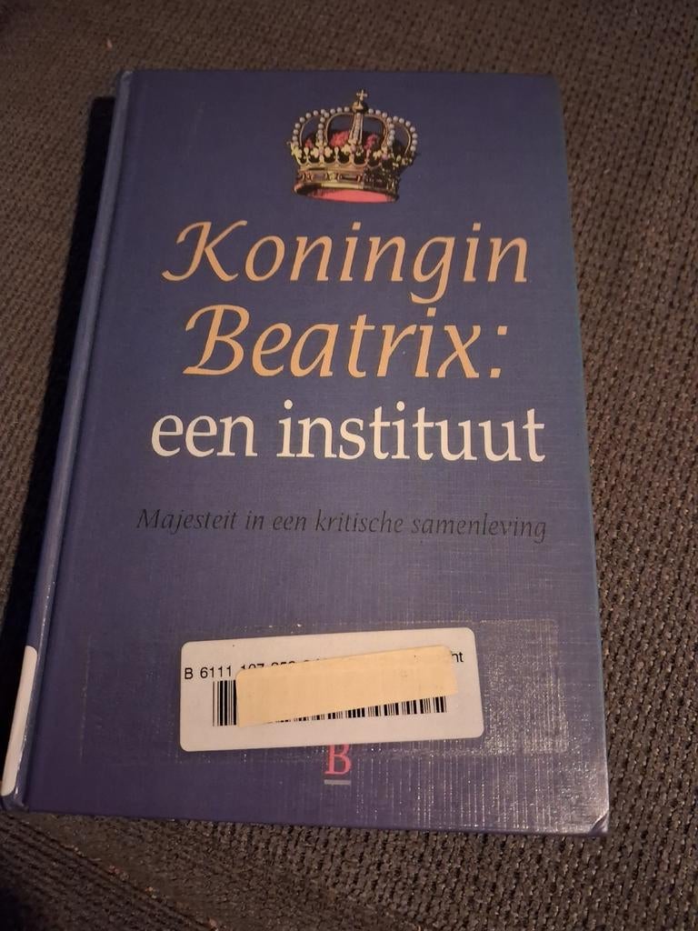 Koningin Beatrix: een instituut - Fred Lammers 12, Ophalen of Verzenden, Zo goed als nieuw, Fred Lammers, Politiek