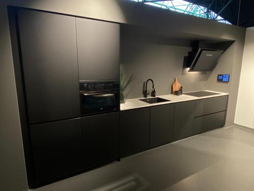 Strakke zwarte keuken inclusief AEG apparatuur, Huis en Inrichting, Keuken | Complete keukens, Nieuw, Enkelwandige keuken, Zwart