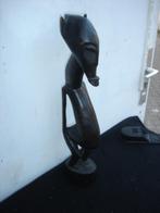 Afrikaans houtsnijwerk ebbenhouten leeuw en beeld man, Antiek en Kunst, Kunst | Beelden en Houtsnijwerken, Ophalen of Verzenden