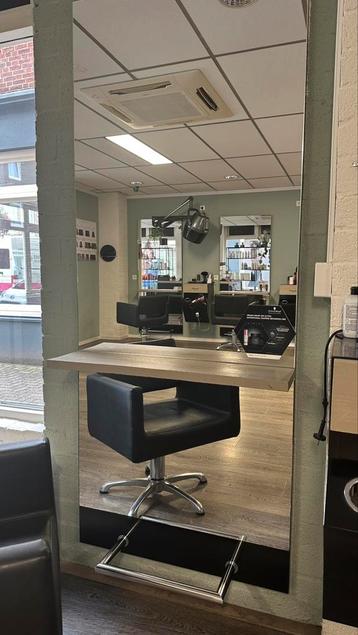‍️ Complete inboedel kapsalon vanaf 26 september op te halen beschikbaar voor biedingen