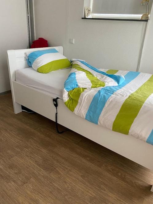 Ledikant met elektrisch verstelbare bodem, Huis en Inrichting, Slaapkamer | Bedden, Zo goed als nieuw, Eenpersoons, 100 cm, 200 cm