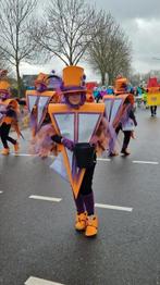 loopgroep 12 carnaval kleurrijk foam uniseks 100% compleet, Ophalen, Carnaval, Maat 42/44 (L), Zo goed als nieuw