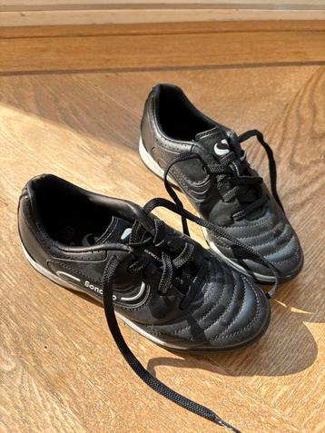 Sondico Strike Astro Turf voetbalschoenen, maat 31 beschikbaar voor biedingen