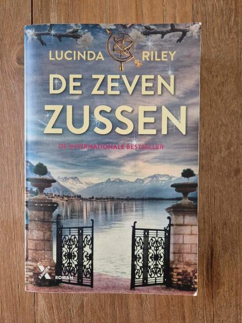 Lucinda Riley - De zeven zussen, Boeken, Literatuur, Zo goed als nieuw, Nederland, Ophalen of Verzenden