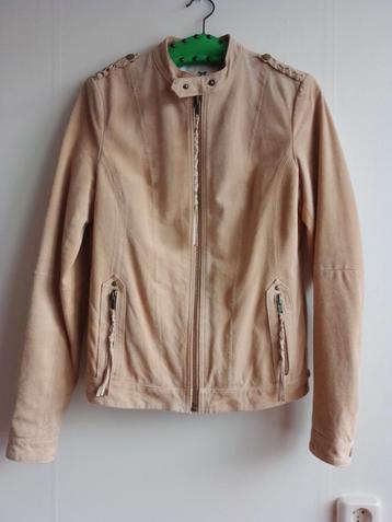 Suede jas maat 38/40 beschikbaar voor biedingen