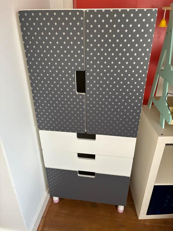 IKEA Kinderkamerkast met Sterrendesign, Kinderen en Baby's, Kinderkamer | Commodes en Kasten, Gebruikt, Kast, 105 cm of meer, 75 tot 100 cm