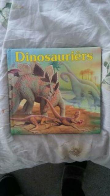 jeugd boek dinosauriërs uitgegeven door Ballon beschikbaar voor biedingen