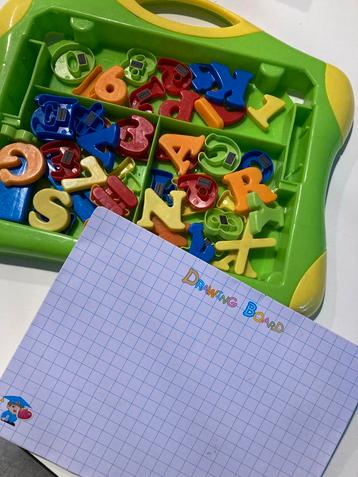 Magnetisch Letterbord met Letters beschikbaar voor biedingen