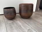 Twee bruine bloempotten, Tuin en Terras, Ophalen, Gebruikt, Rond, Binnen