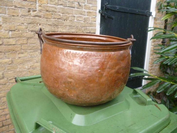 Hele oude gebutste roodkoperen ketel Ø 33 x 23 cm, Antiek en Kunst, Antiek | Koper en Brons, Koper, Ophalen of Verzenden