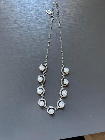 Prachtige parel ketting met Swarovski van merk Toenga beschikbaar voor biedingen