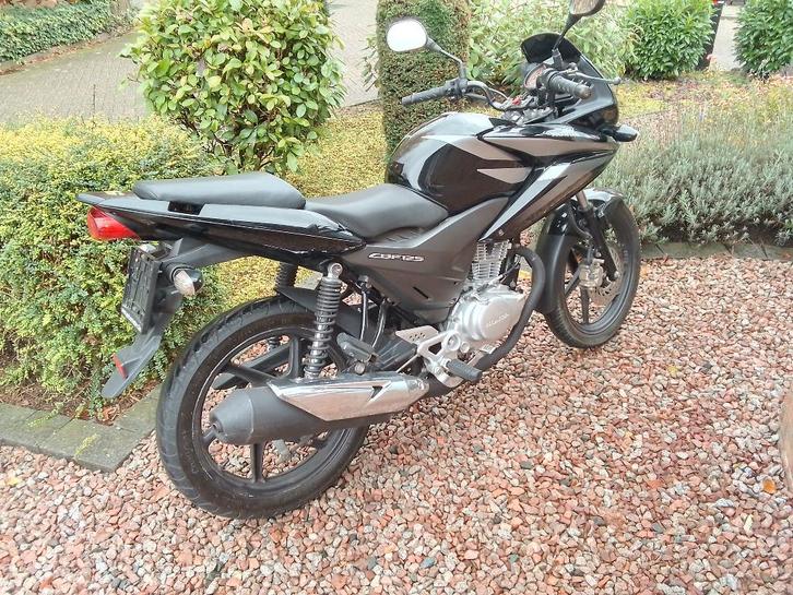Honda cbf 125M 8kw Black/zilver, Motoren, Motoren | Honda, Particulier, Naked bike, 11 kW of minder, 1 cilinder, Minimaal motorrijbewijs A1