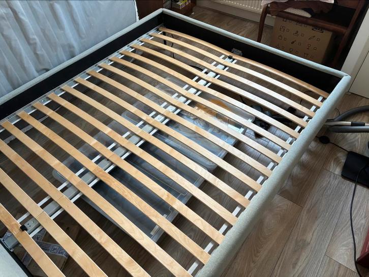 2 persoon bed IKEA lattenbodem, Huis en Inrichting, Slaapkamer | Bedden, Zo goed als nieuw, Tweepersoons, 180 cm, 200 cm, Stof