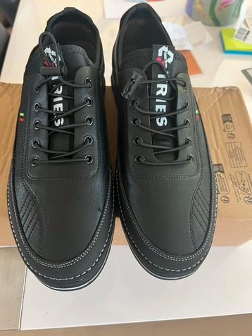 Nieuwe schoenen maat 46 . beschikbaar voor biedingen