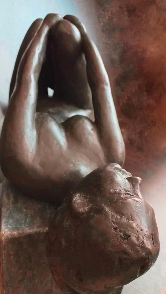 Brons beeld Vrouw Liggend op marmeren sokkel, Antiek en Kunst, Antiek | Koper en Brons, Brons, Ophalen of Verzenden