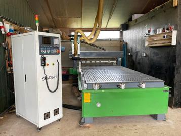 CNC Freesmachine Portaalfrees met vacuumpomp + toolchanger beschikbaar voor biedingen