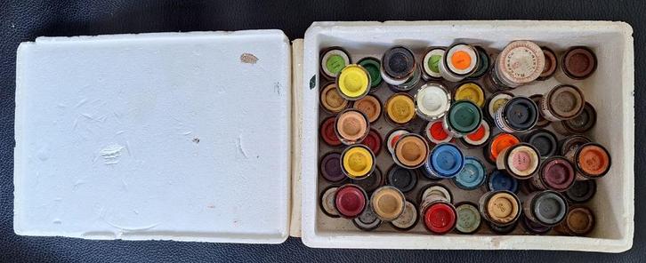 Potjes verf voor tinnen soldaatjes + doosje zilverpoeder 464, Hobby en Vrije tijd, Overige Hobby en Vrije tijd, Gebruikt, Ophalen of Verzenden