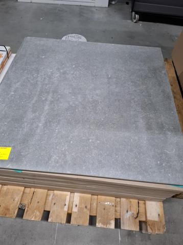 Vloertegel 90 x 90 cm beschikbaar voor biedingen