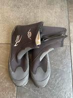 Surf schoenen 4mm - Maat 44 nieuw, Ophalen of Verzenden, Gebruikt, Overige typen