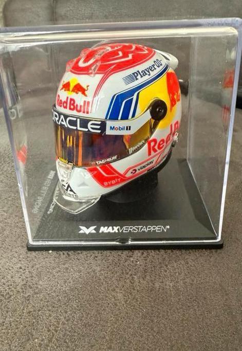 Max Verstappen 1:4 Helm Seizoen 2023, Verzamelen, Automerken, Motoren en Formule 1, Zo goed als nieuw, Formule 1, Ophalen of Verzenden