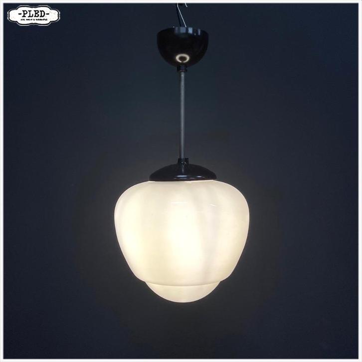 grote art deco opaline plafondlamp met pendelstang, Huis en Inrichting, Lampen | Hanglampen, Gebruikt, Minder dan 50 cm, Glas