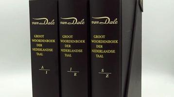 3-delige Dikke Van Dale beschikbaar voor biedingen