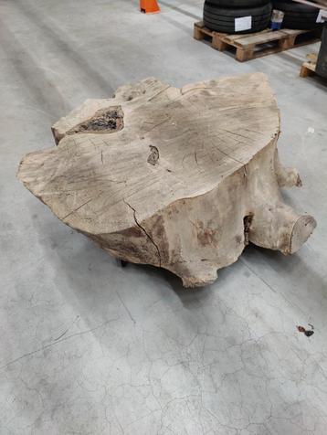 boomstam tafel / bijzet tafel / tuintafel beschikbaar voor biedingen