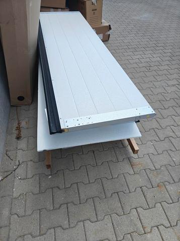 Sandwichpanelen  beschikbaar voor biedingen