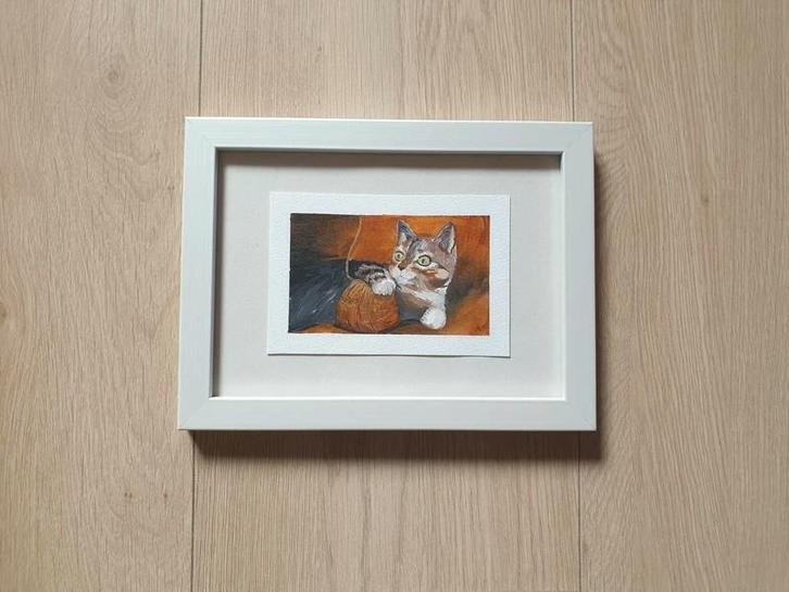Originele mini aquarel speels kitten met bol wol ingelijst, Huis en Inrichting, Woonaccessoires | Schilderijen, Tekeningen en Foto's