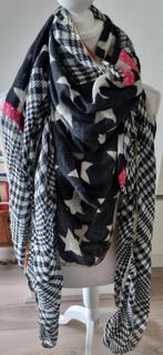 Mooie grote sjaal met wol, driehoekig, Verzenden, Zo goed als nieuw, Maat 46/48 (XL) of groter, Sjaal