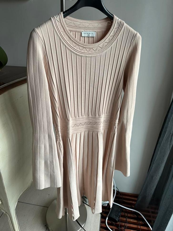 Sandro jurk, Kleding | Dames, Jurken, Zo goed als nieuw, Maat 38/40 (M), Beige, Knielengte, Ophalen of Verzenden